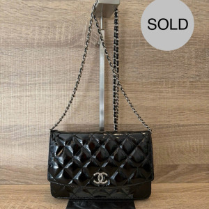 CHANEL BLACK PATENT BRILLANT QUILTED (WOC)